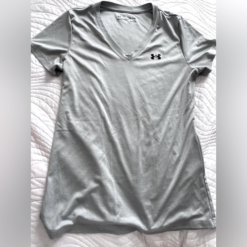 Under armor grey t shirt